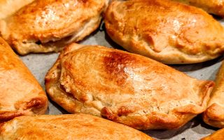receta empanadillas de atún y cebolla jugosas